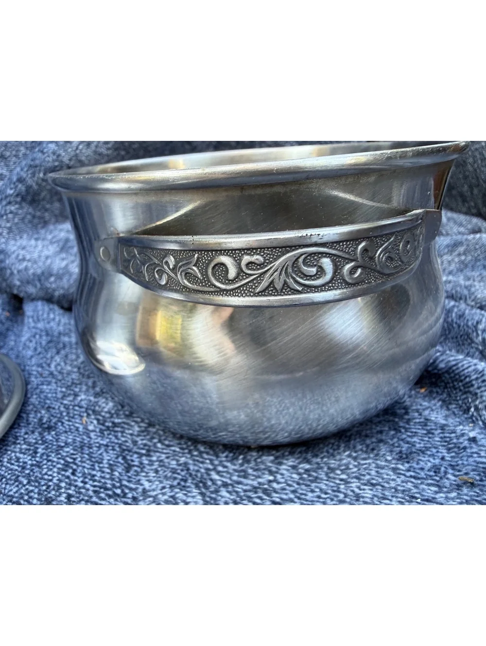 Carefree Stainless Steel Traditional Holloware Pot with Lid